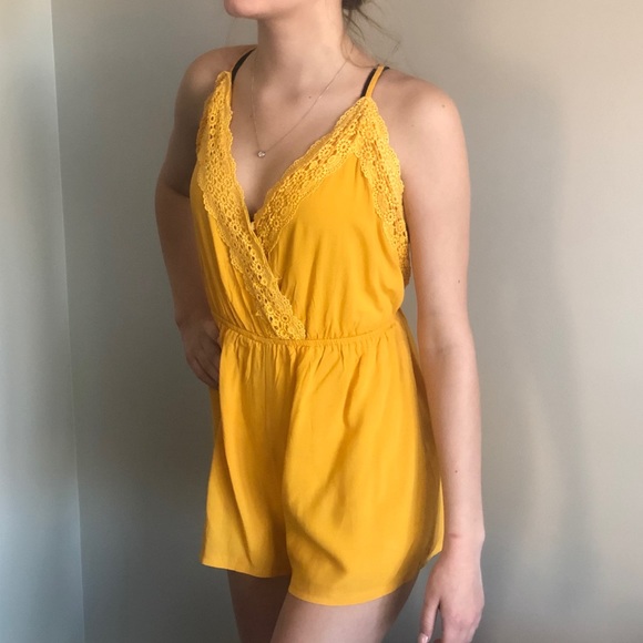 Yellow Romper NWOT - Picture 3 of 8